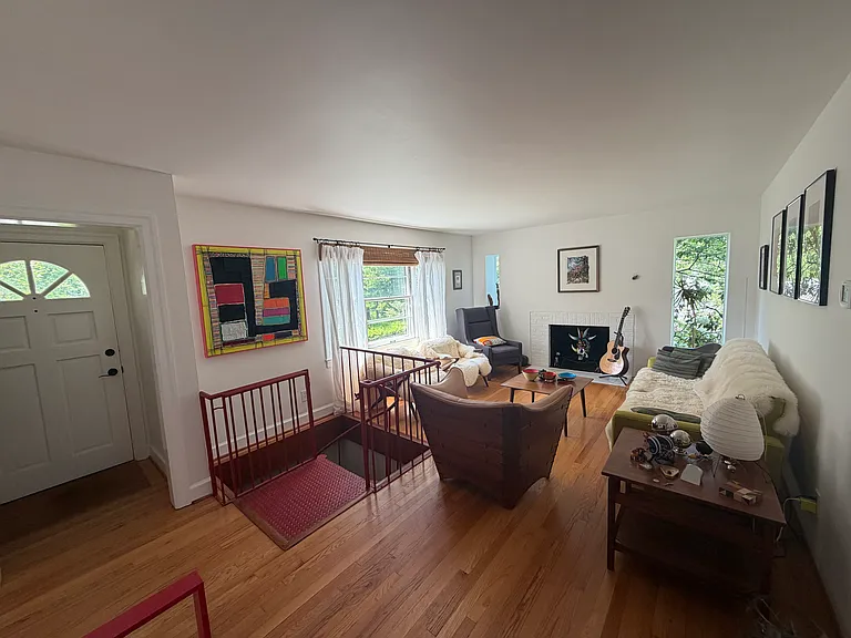 703 York Dr — Photo 3