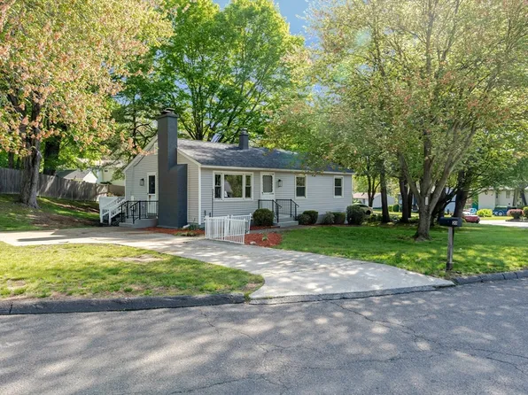 20 Meadowbrook Dr, Easthampton, MA 01027