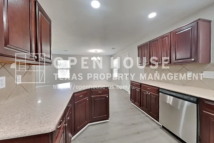 7718 Balsam Crossing Ln — Photo 6