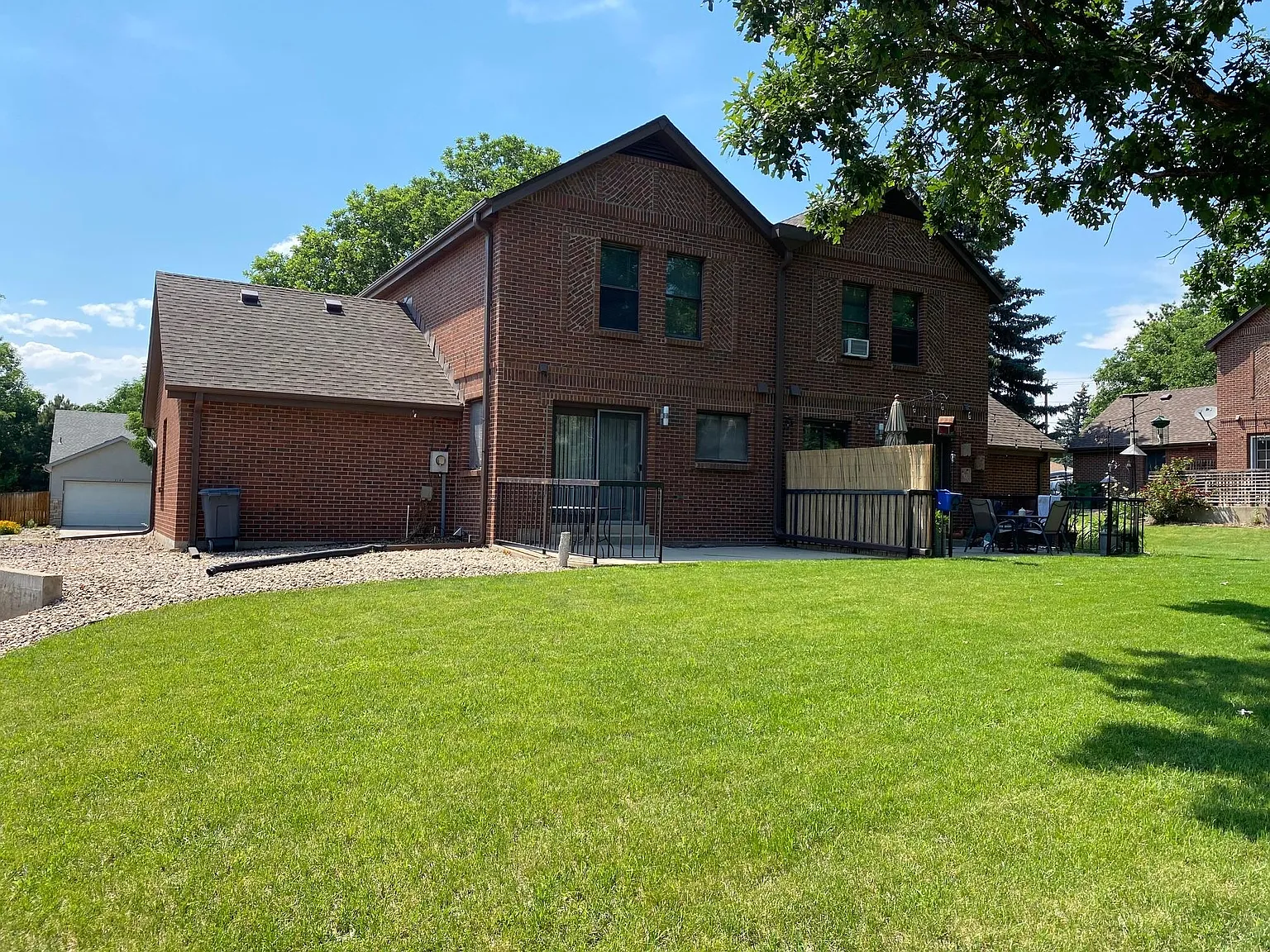 2 bed, 2.5 bath, 1295 sqft, $2,500 — Photo 3