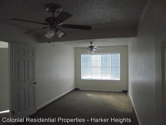 4th image of 702 Crockett Dr