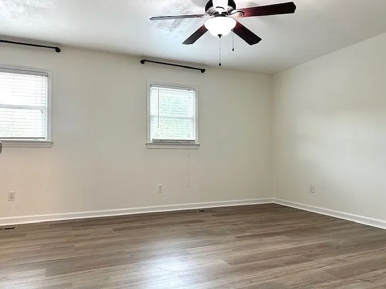104 Carlyle Cir — Photo 19