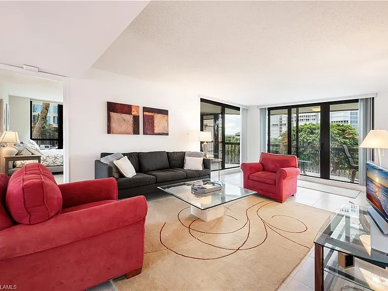 4551 Gulf Shore Blvd N #306 — Photo 3