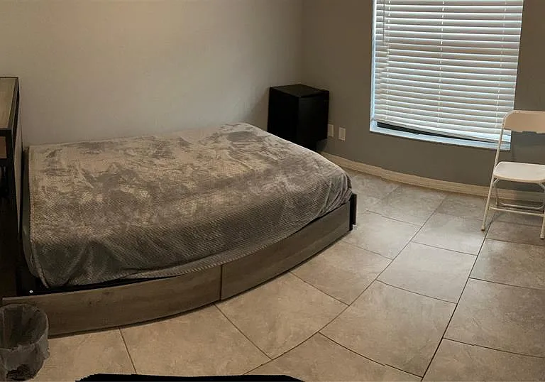 12900 SW 13th Mnr #12900 — Photo 4