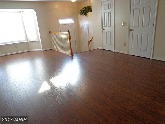 4th image of 307 Stafford Glen Ct