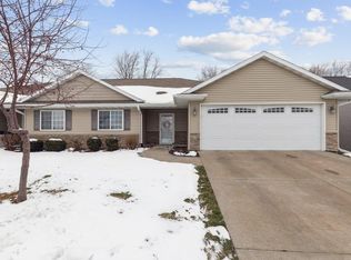 116 W Pinehurst Dr, Eldridge, IA 52748