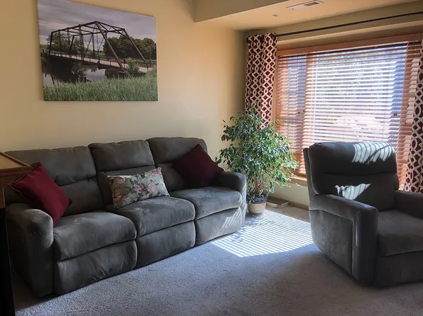6195 S Walnut Ln #68, Cudahy, WI 53110