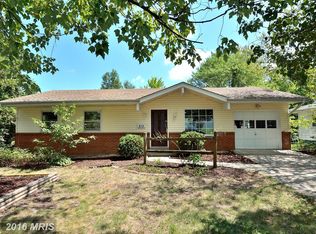 912 W Redwood Rd, Sterling, VA 20164