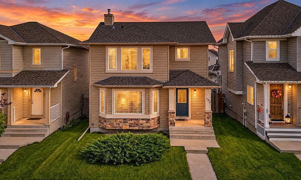 1st image of 133 Luxstone Pl N