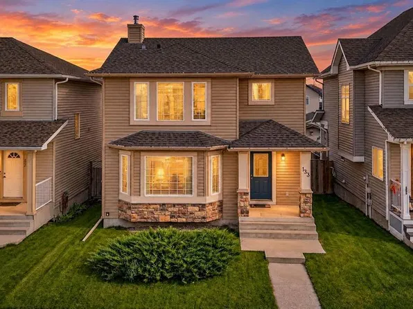 133 Luxstone Pl N, Airdrie, AB T4B 3C2