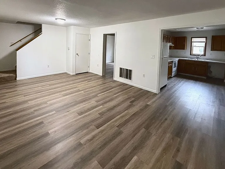 523 W Mulberry St — Photo 5
