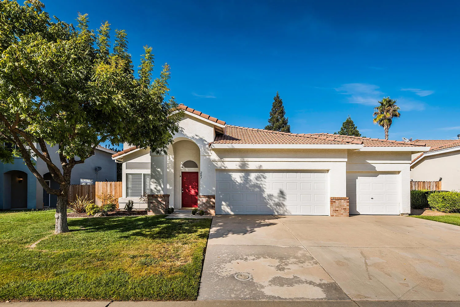 207 Red Leaf Ct photo 1