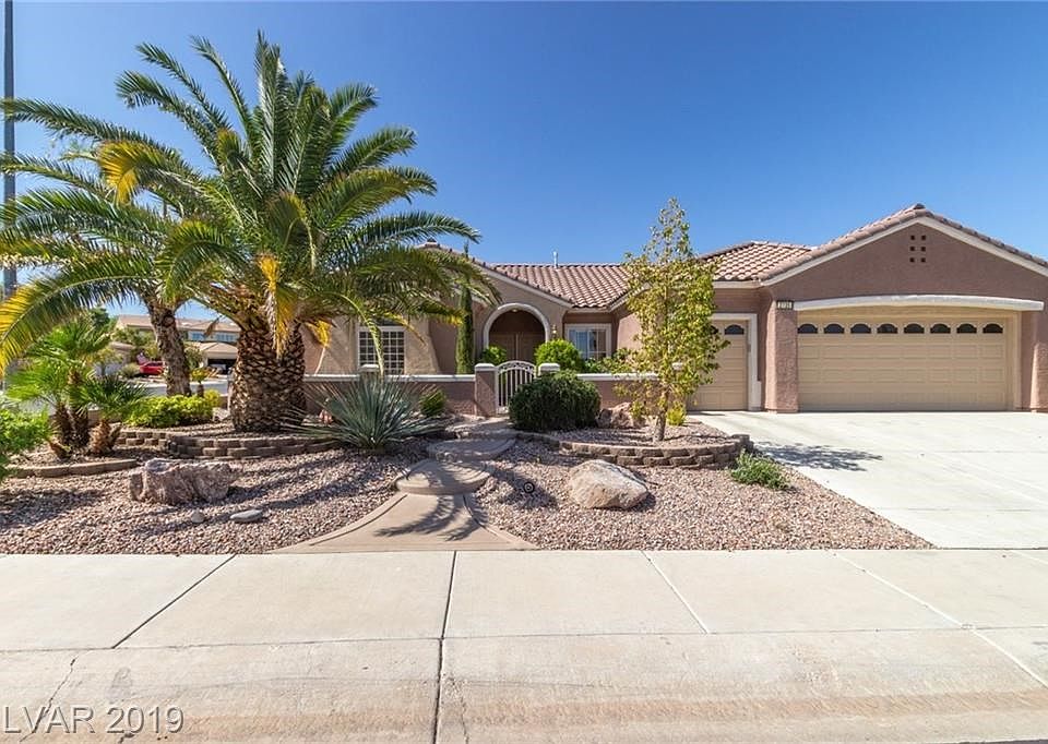 Lovely Sun City Anthem Arlington model...