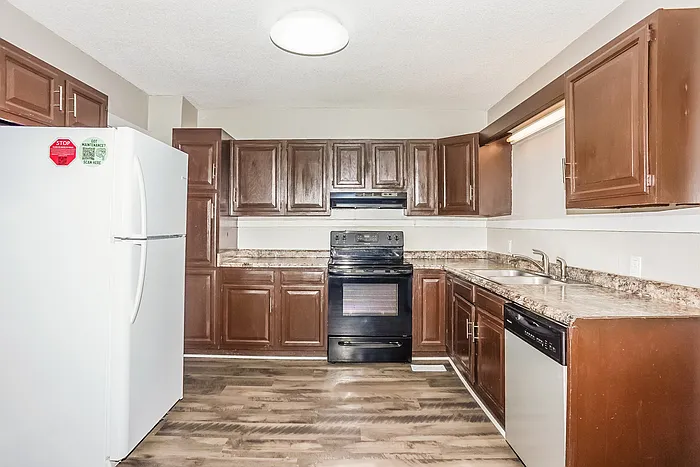 2358 Forster St — Photo 5