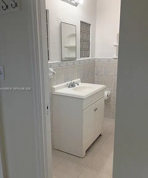 8215 Abbott Ave #3A — Photo 28