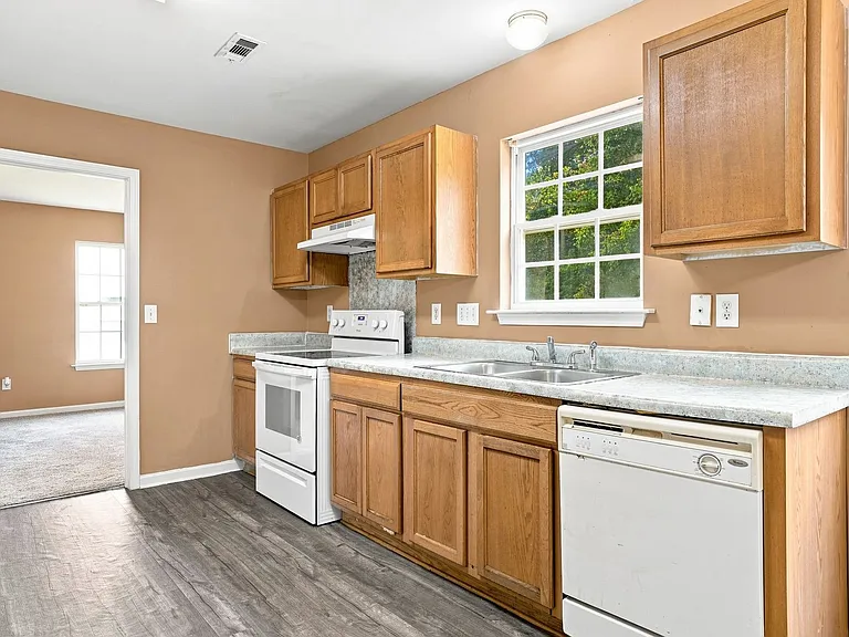 926 Oakshire Cir — Photo 13