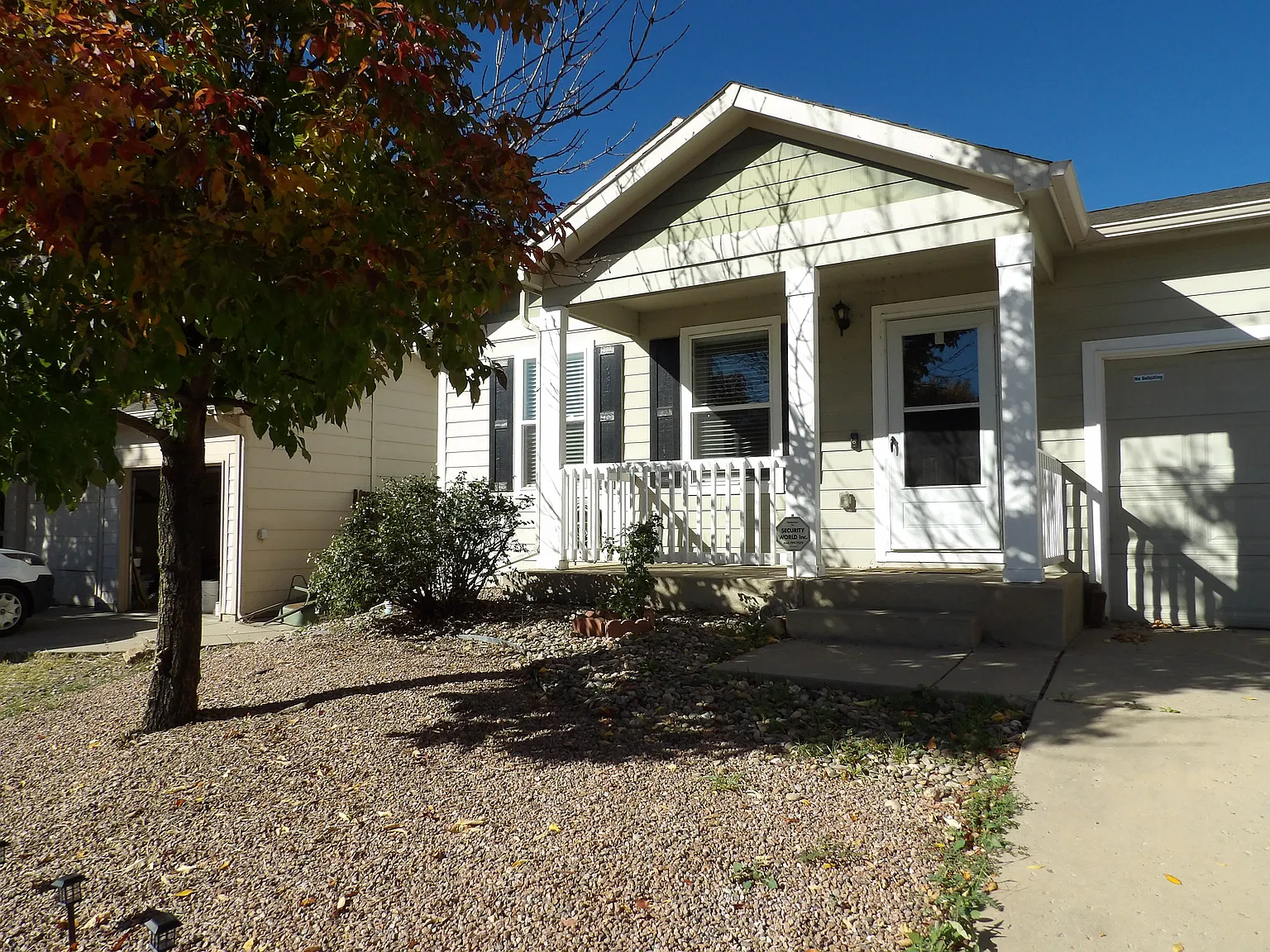 3 bed, 1080 sqft, $1,900 — Photo 1