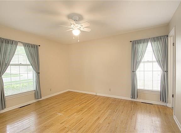 4th image of 9841 Walmer St