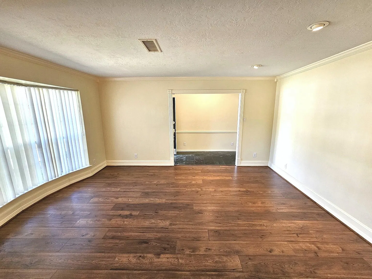 3 bed, 2.0 bath, 1729 sqft, $1,895 — Photo 3