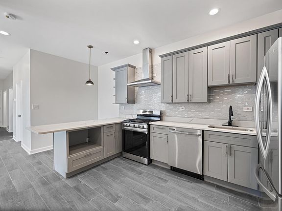 4th image of 3206 N Sacramento Ave #2B