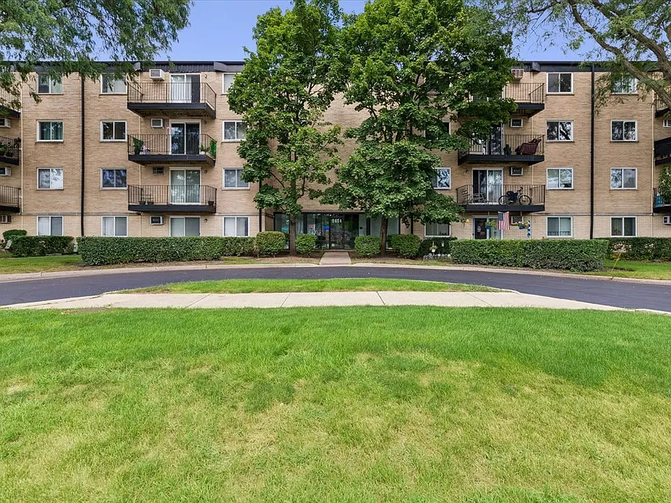 2424 E Oakton St #2L