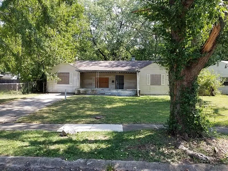 2341 N Sheridan Ave photo 1