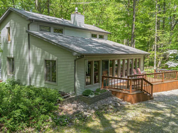 3910 Joy Rd, Metamora, MI 48455