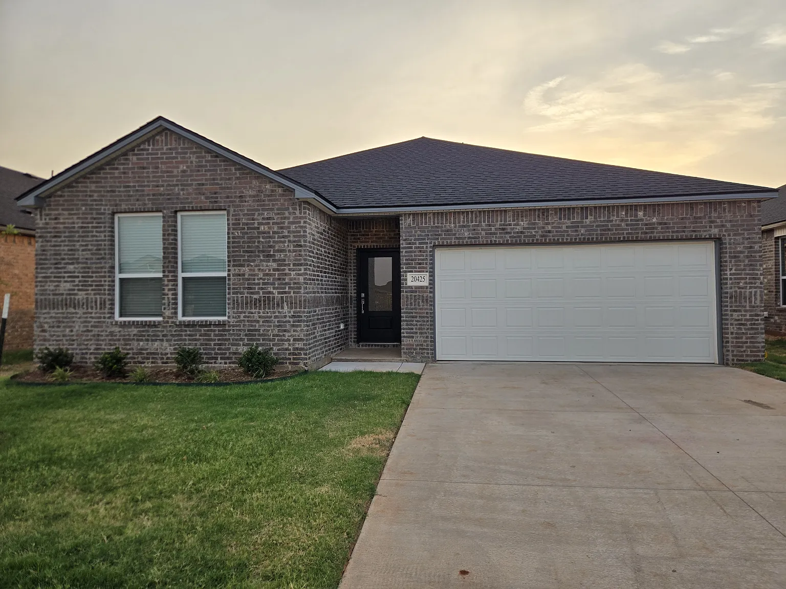 3 bed, 1604 sqft, $1,975 — Photo 2