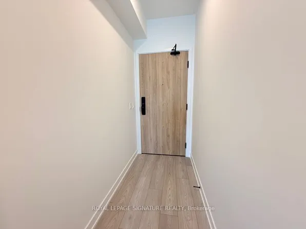 1 Fairview Rd E, Mississauga, ON