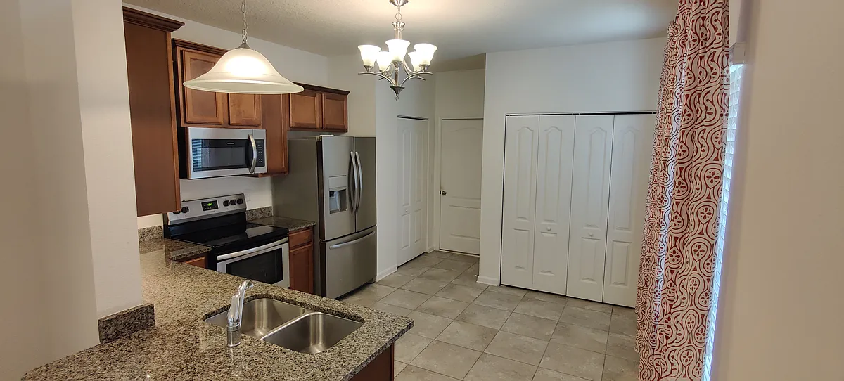 Building Photo - 628 Servia Dr