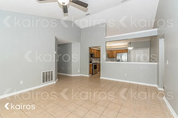 3 bed, 2.0 bath, 1284 sqft, $1,995 — Photo 4