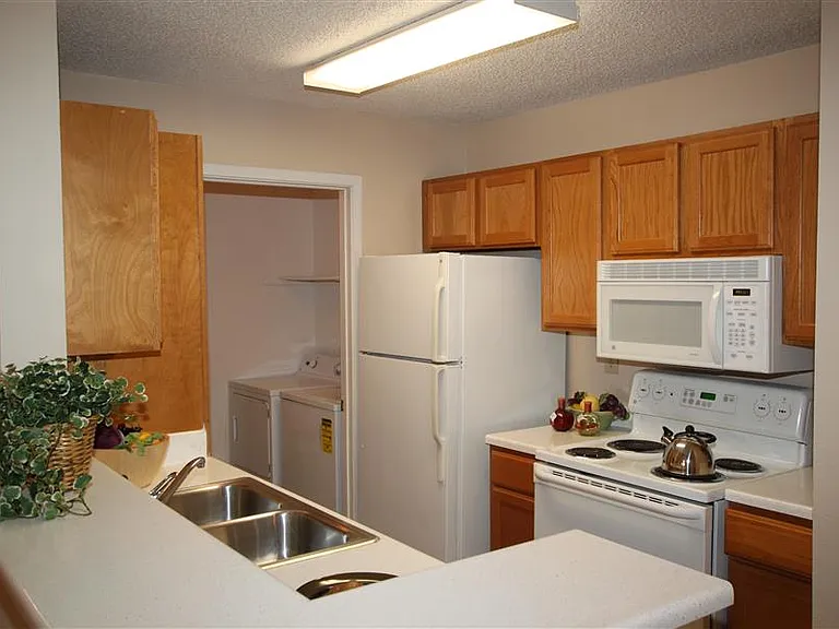 The Ethans Apartments — Photo 33