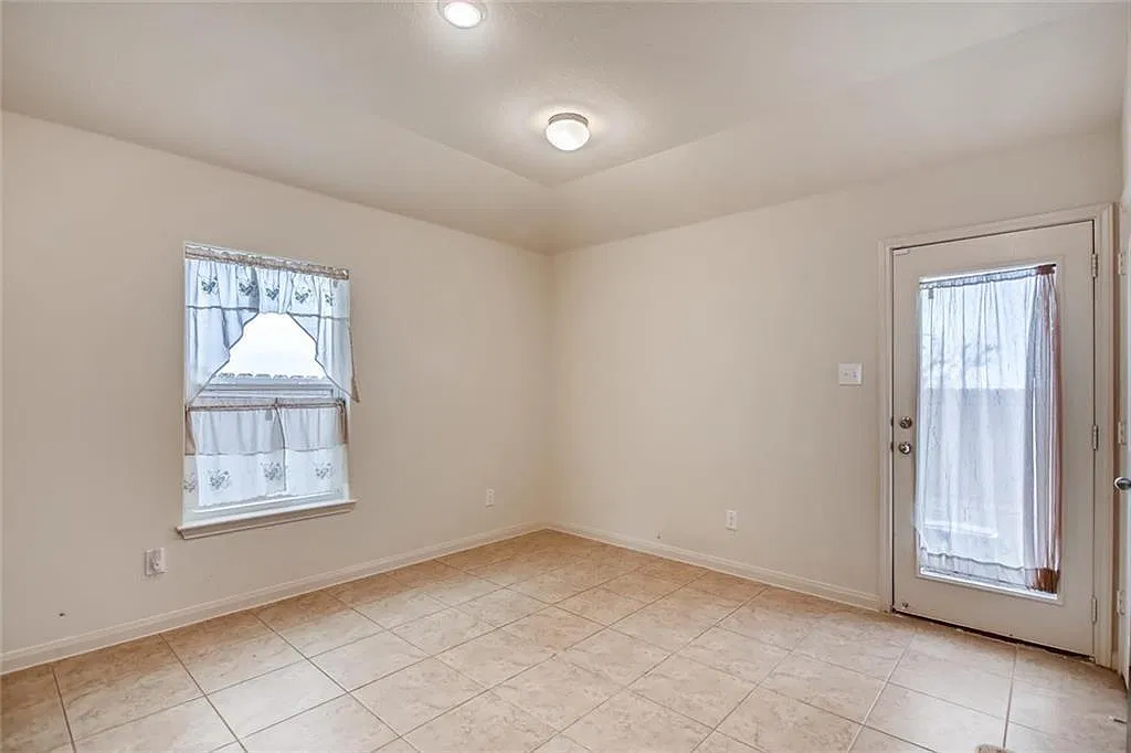 3 bed, 2.0 bath, 1352 sqft, $1,750 — Photo 4