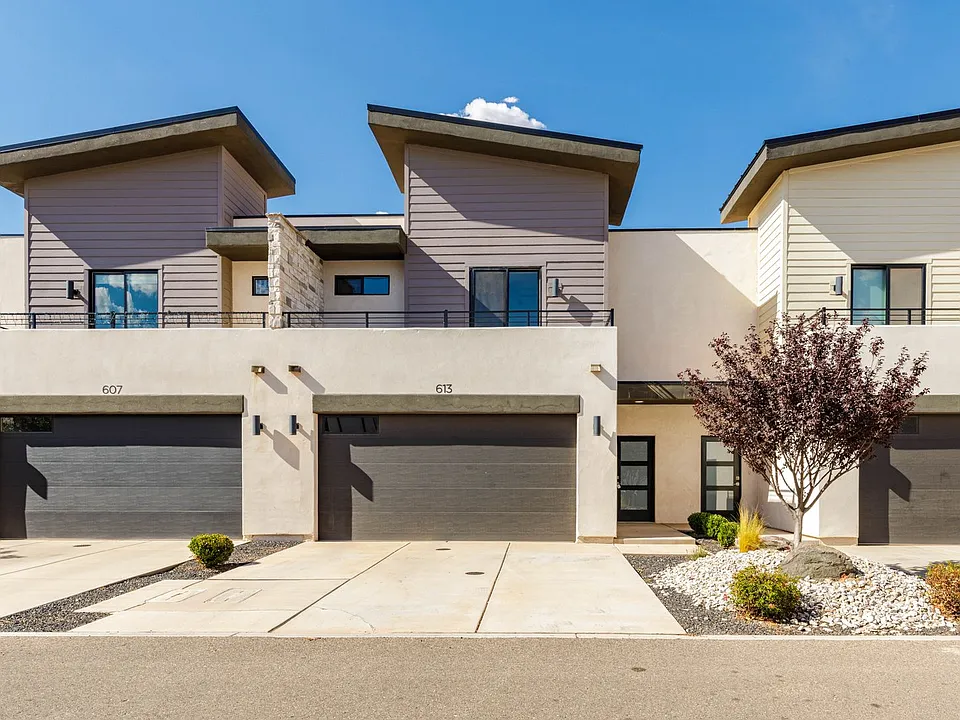 613 E Eureka Aly