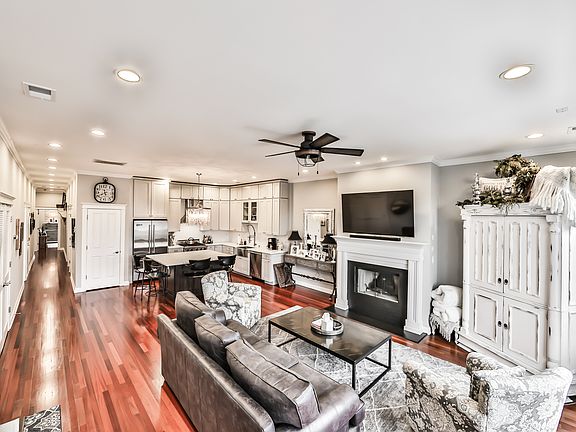 2nd image of 3056 N Clybourn Ave APT 3N