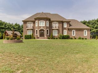 1802 Les Robinson Rd, Columbia, TN 38401