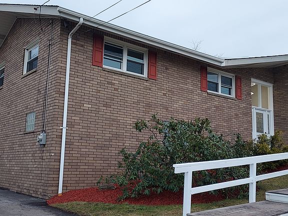 3rd image of 122 Greenridge Dr