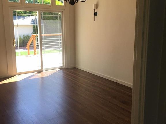 5th image of 160 Pepper Ave