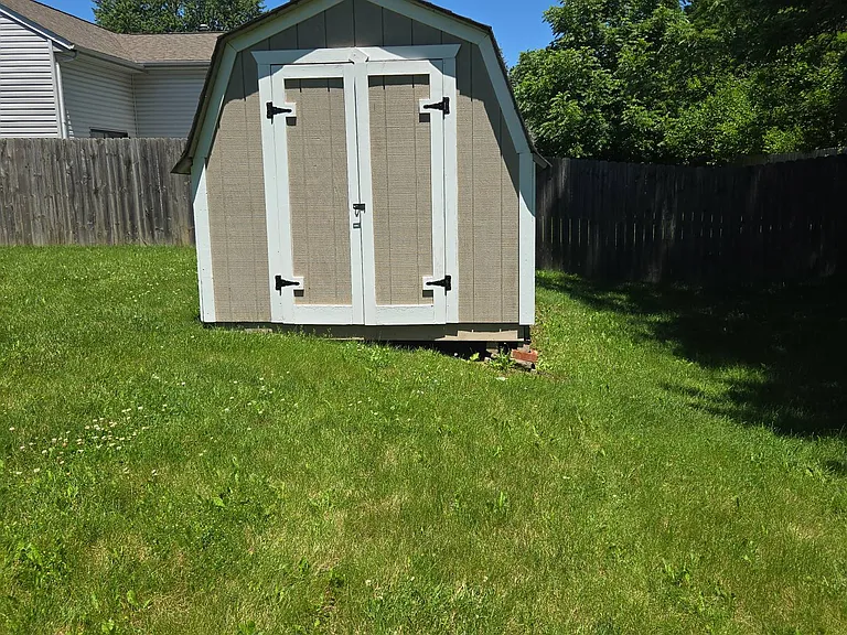 235 Meadow Glen Dr — Photo 4