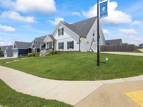 4th image of 810 Chancery Ln
