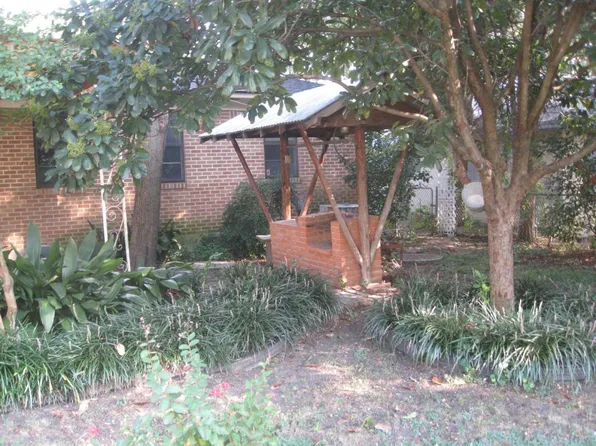 8051 Fall River Dr, Dallas, TX 75228