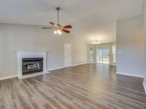 4th image of 642 Copperfield Dr