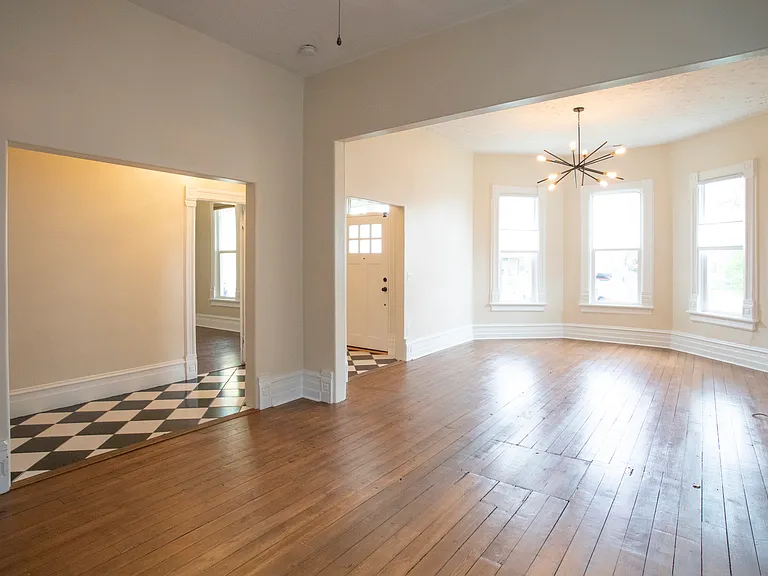 851 S Jefferson St — Photo 5