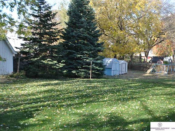 3rd image of 206 Lois Ln