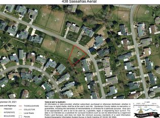 438 Sassafras Dr, Hendersonville, NC 28739