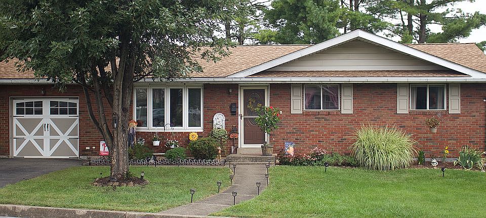 1st image of 937 Karoly St
