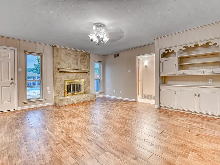 1619 Marquette Dr — Photo 4