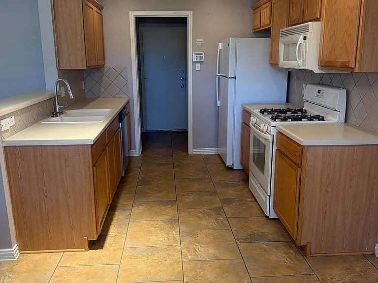 3809 Castle Rock Cv — Photo 7