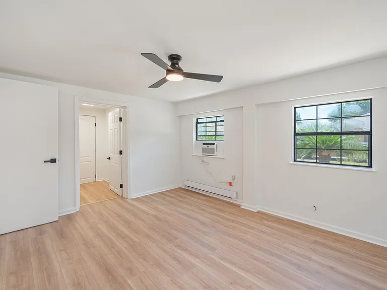 1002 High Grove Ct #B — Photo 14