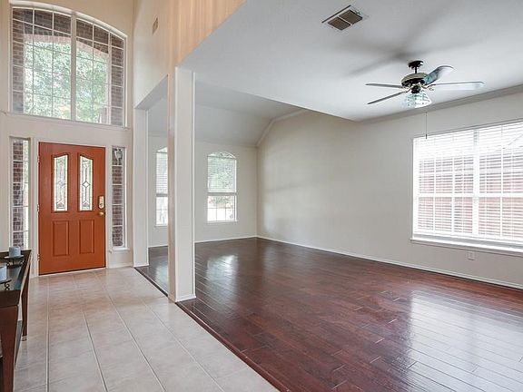 5th image of 419 Patricia Ln